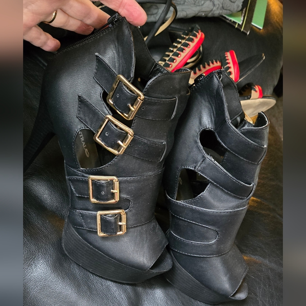 Body Central Black Platform Heels with Gold Buckles sz7.5 - Picture 7 of 8